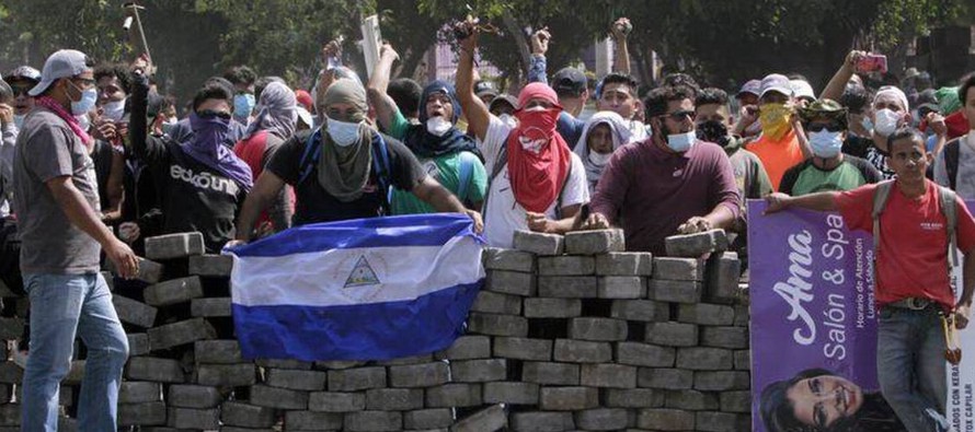 Las violentas protestas en Nicaragua, que han dejado al menos 27 muertos en su mayoría...