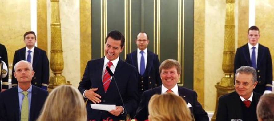 El rey de Holanda recibió en La Haya al presidente de México, con quien mantuvo un...