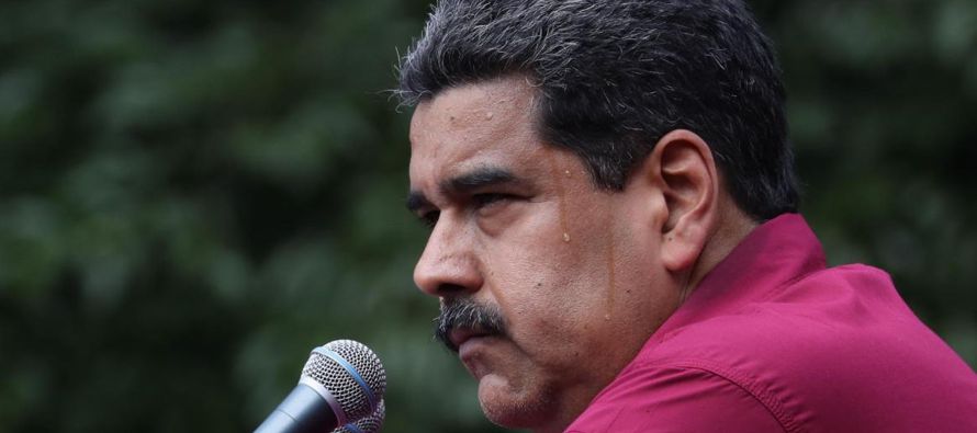Desde el estado centro costero de Vargas, Maduro indicó que hay que defender el país...