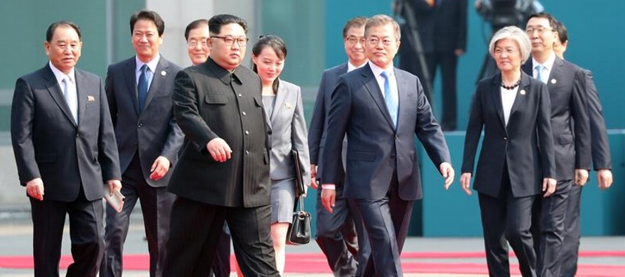 Seúl busca que el primer ministro nipón, Shinzo Abe, y el chino, Li Keqiang,...