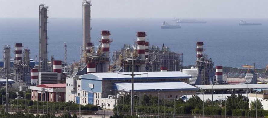 Irán produce unos 3,6 millones de barriles de crudo al día, una cantidad que espera...