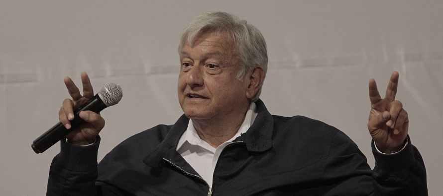 El izquierdista López Obrador, líder en las encuestas, criticó al resto de...
