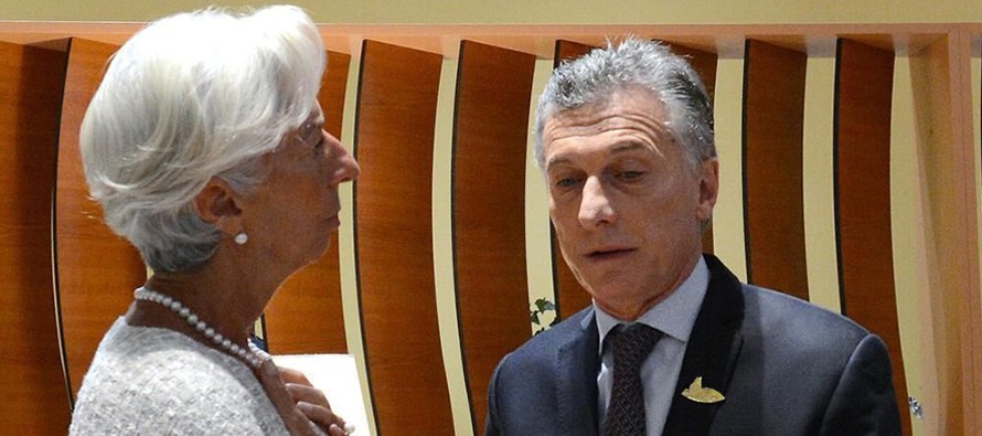 "El personal del FMI continúa el diálogo con las autoridades argentinas con el...