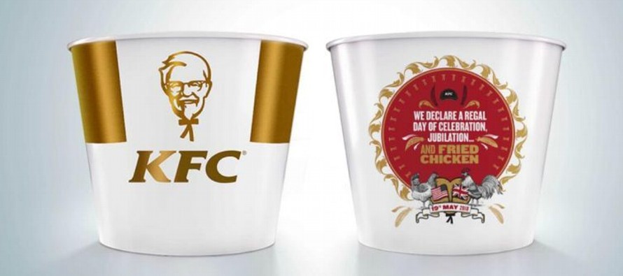Medio centenar de cubos con la imagen de los contrayentes estará disponible en el KFC de la...
