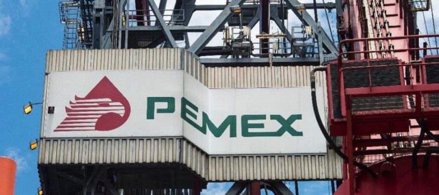 Pemex ha exportado durante décadas petróleo crudo, pero casi nunca lo ha importado,...