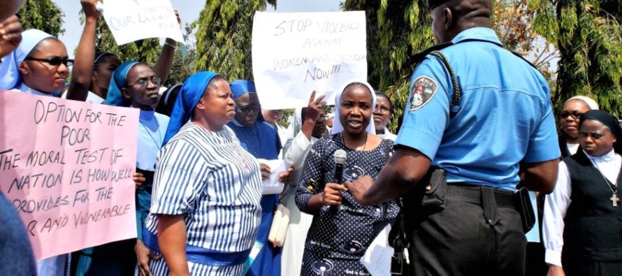 Los manifestantes marcharon en numerosas ciudades del país -incluidas la capital, Abuya, y...