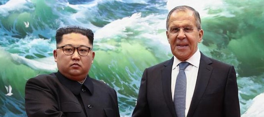 El ministro de Exteriores ruso, Sergei Lavrov, se ha desplazado hoy a Pyongyang para devolver la...