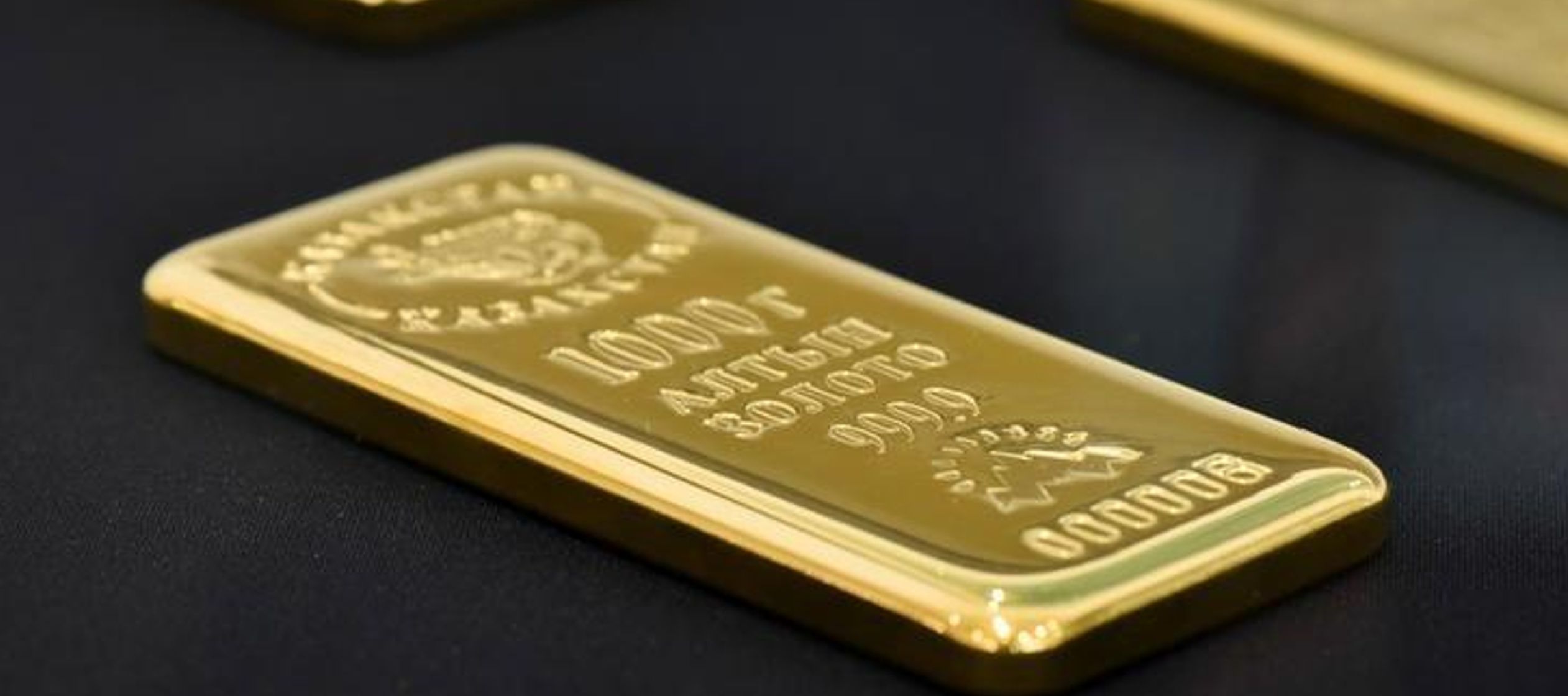 Los futuros del oro en Estados Unidos para entrega en agosto cerraron con un alza de 20 centavos, o...