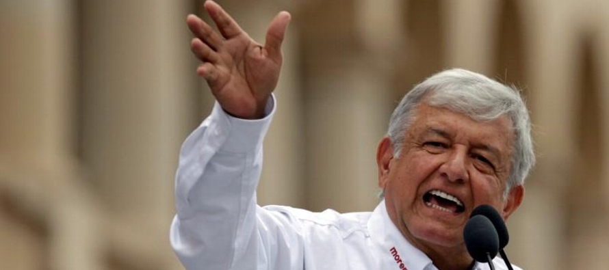 La encuesta de opinión mostró que López Obrador, un exalcalde de la Ciudad de...