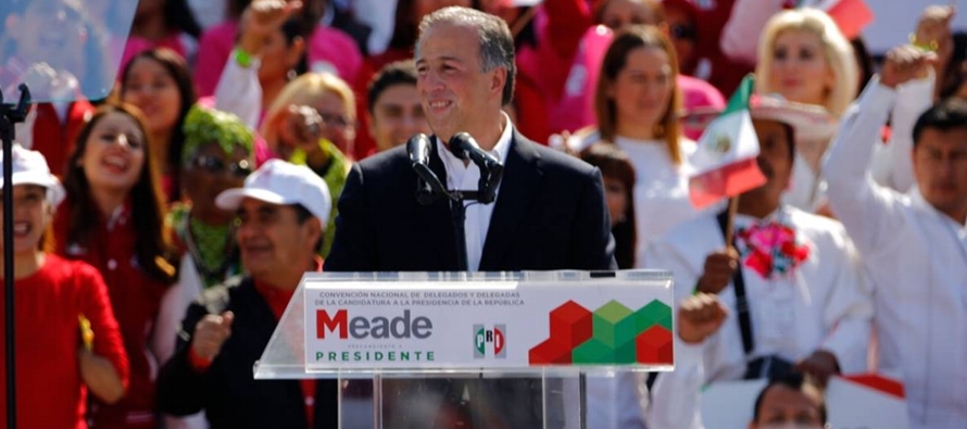 Abogado y economista, Meade afronta la jornada electoral desde una tercera posición que le...