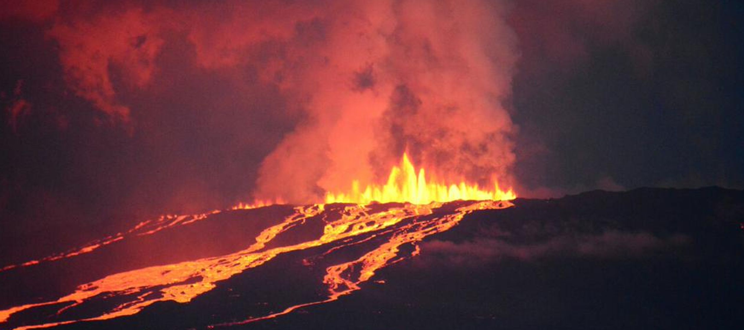 La última erupción se registró en octubre de 2005. En sus flancos habitan...