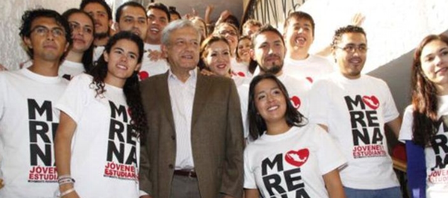 López Obrador hizo el anuncio tras un encuentro con Juan Pablo Castañón,...
