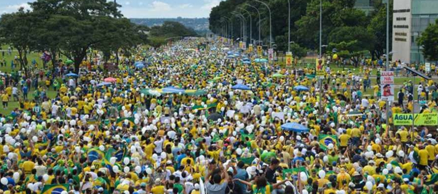 La población de Brasil este año llegó a 208,6 millones de personas, cifra que,...