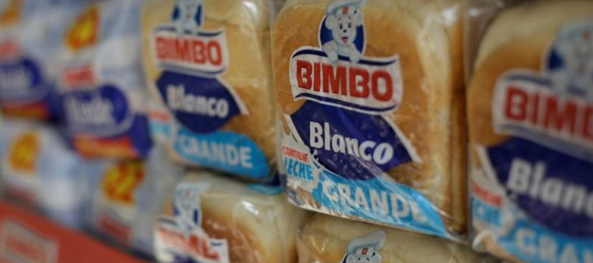 Imágenes de archivo de bolsas de pan de la mexicana Grupo Bimbo en una tienda en Ciudad...
