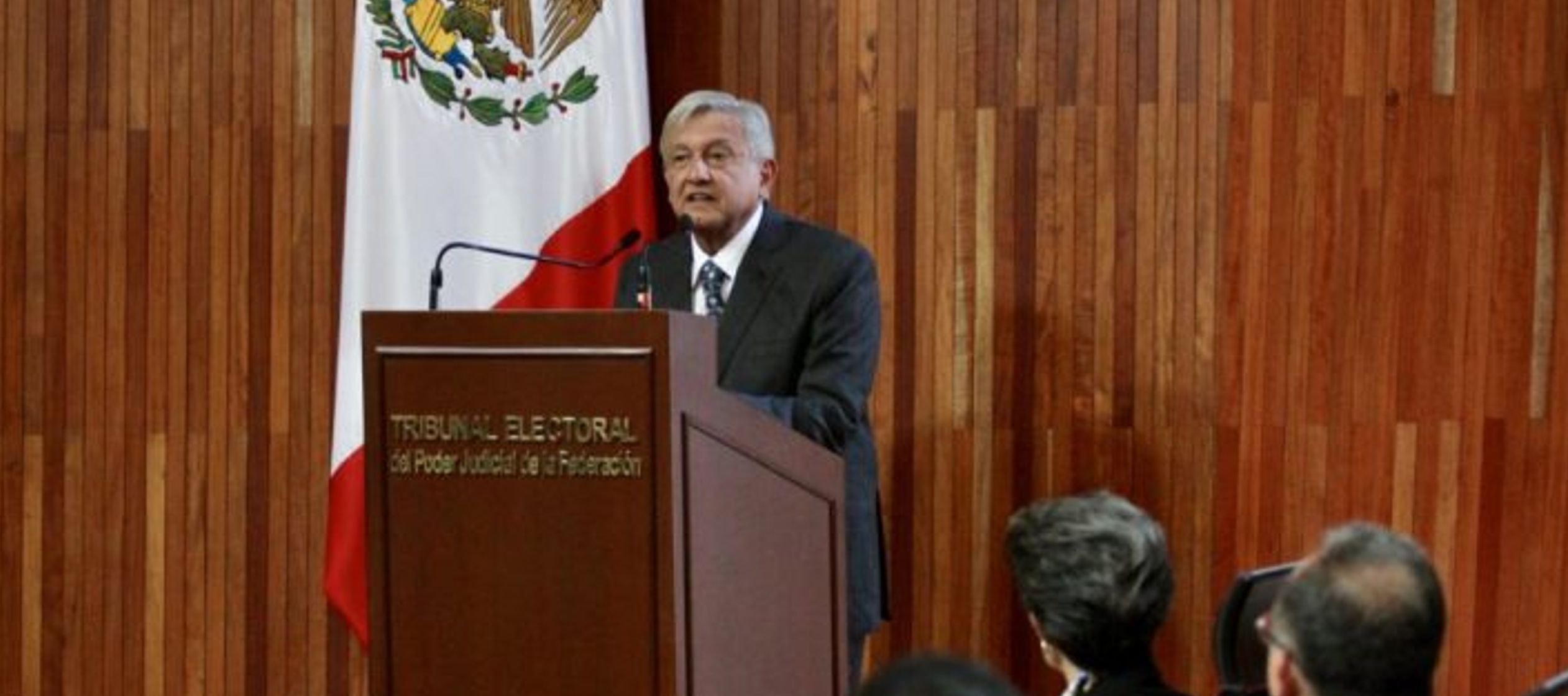 López Obrador, que obtuvo más de 53 % de los votos y 30 millones de sufragios,...