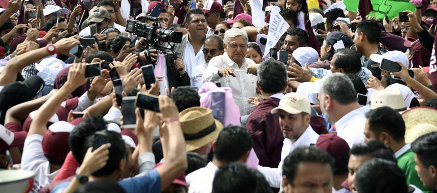 Aunque López Obrador insiste en que a él no lo verán con "guaruras"...