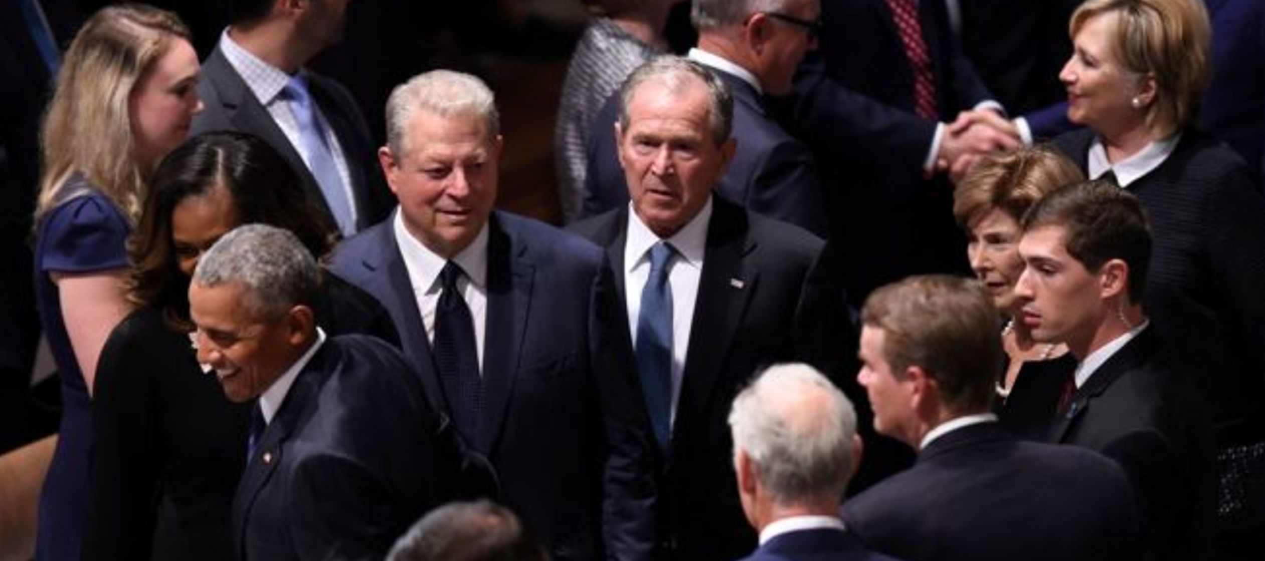 El ataúd de McCain ha salido del Capitolio, donde ha estado expuesto y honrado durante el...