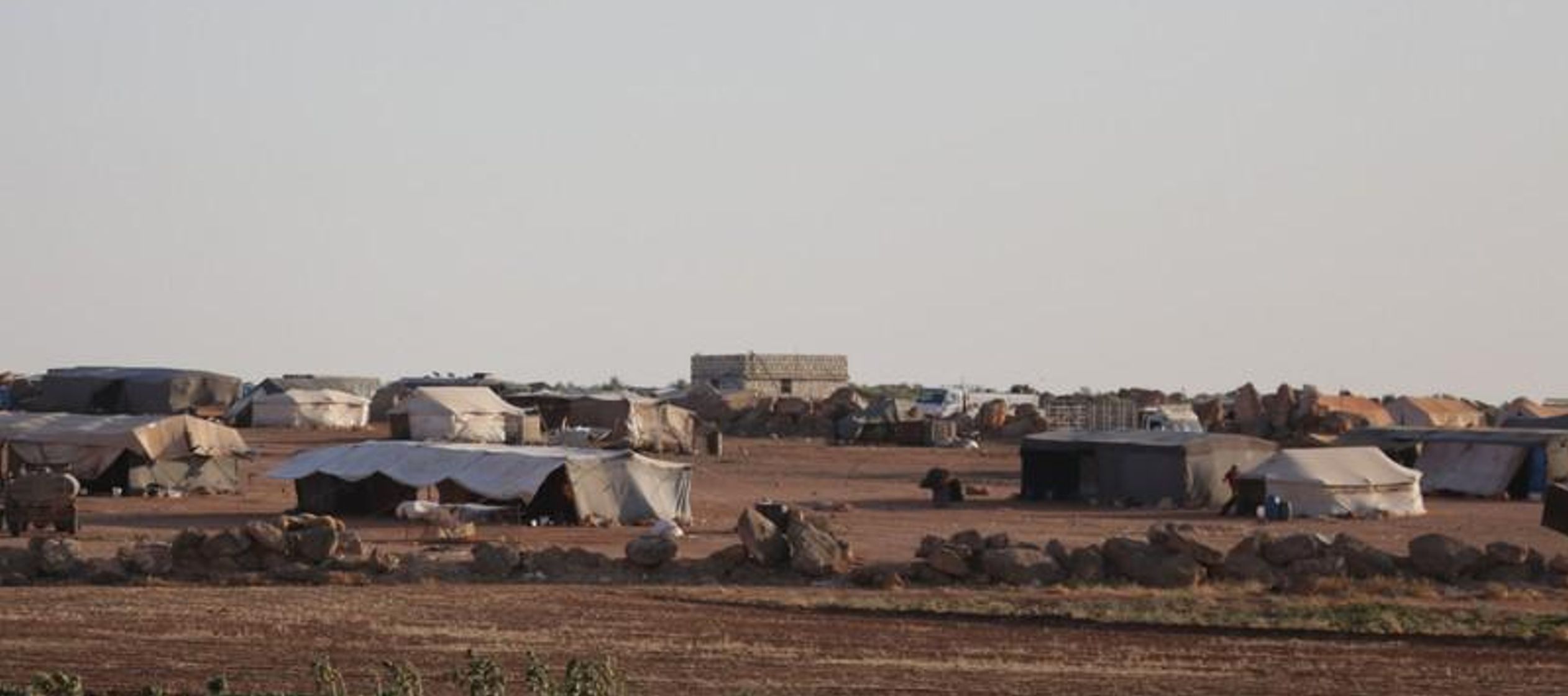 Imagen de archivo. Una vista de las tiendas de campaña en un campo de refugiados para los...