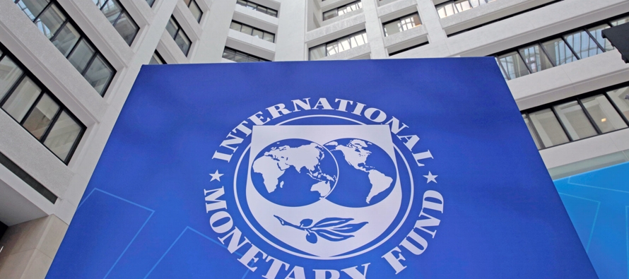 La evolución de las discusiones entre Argentina y el FMI -que envió una misión...