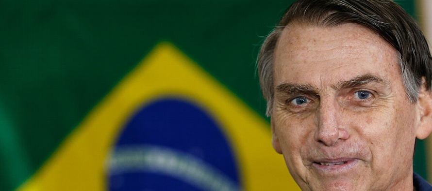 Bolsonaro mantiene una importante ventaja en los sondeos de opinión sobre su rival, el...