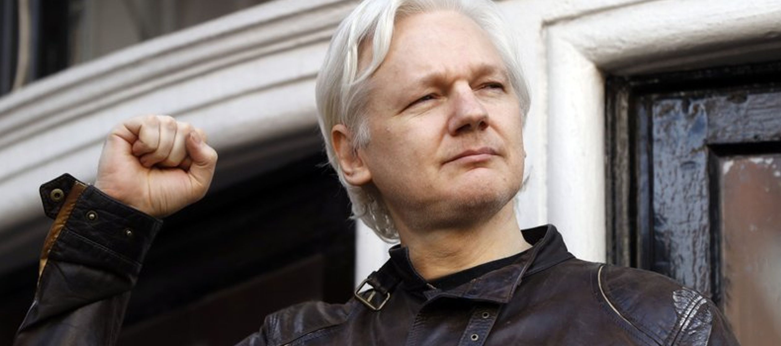 El abogado ecuatoriano de Assange, Carlos Poveda, señaló que si se entrega a la...