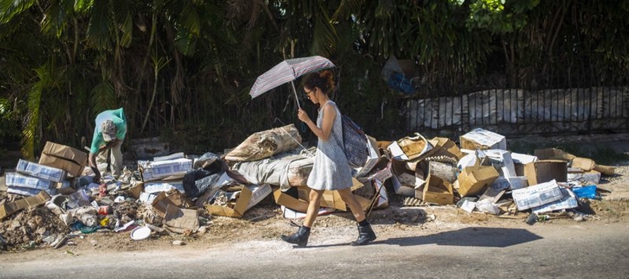 El manejo de los desechos se ha convertido en un problema serio en la capital cubana, a punto de...