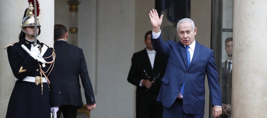 El primer ministro Netanyahu, que se encontraba en una visita oficial a Francia, anunció que...
