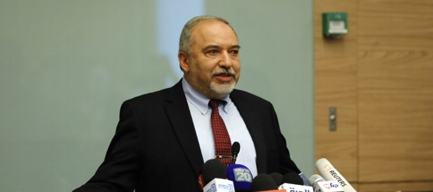 Lieberman dijo que su renuncia, que entrará en vigor 48 horas después de que sea...