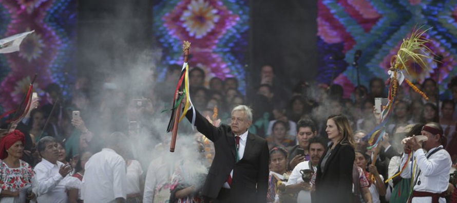 López Obrador reiteró su lema de "por el bien de todos, primero los pobres"...