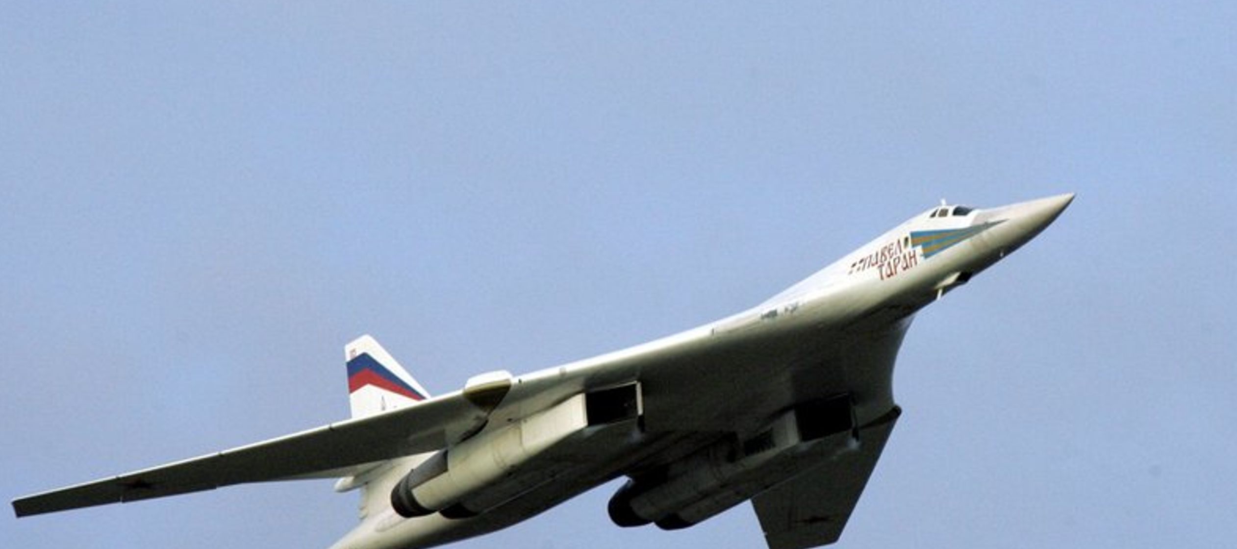 El ministerio dijo que un avión de carga An-124 Ruslan y un avión de pasajeros Il-62...