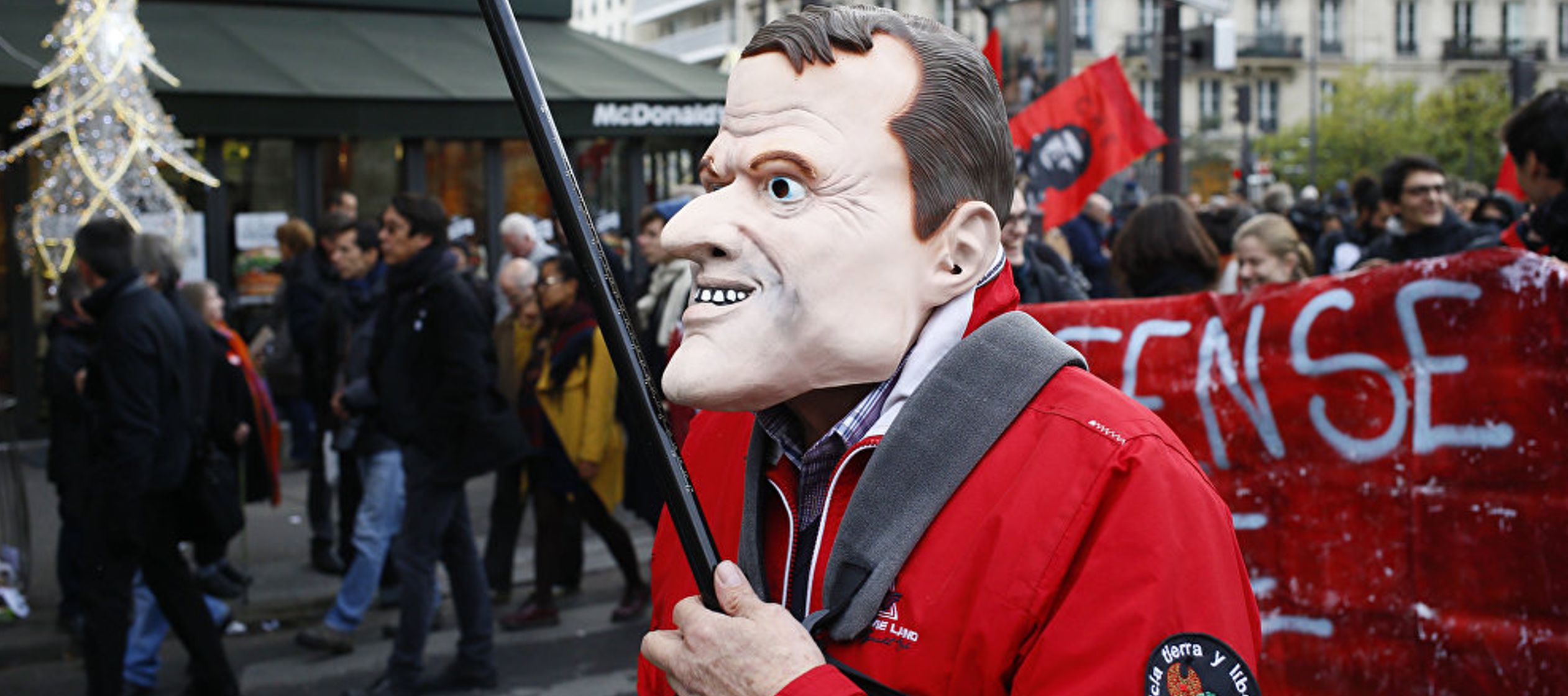 Pueden encontrarse motivos inmediatos al estallido anti-Macron: el precio del carburante, la...