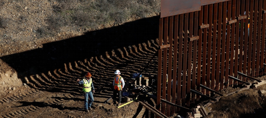 El presidente Trump ha sido ambiguo acerca de cómo México pagaría por el muro...