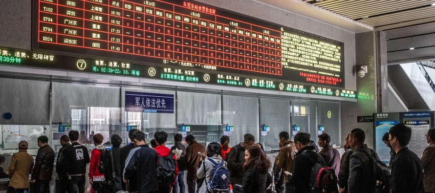 En meses recientes, la economía de China se ha desacelerado de forma drástica y tal...