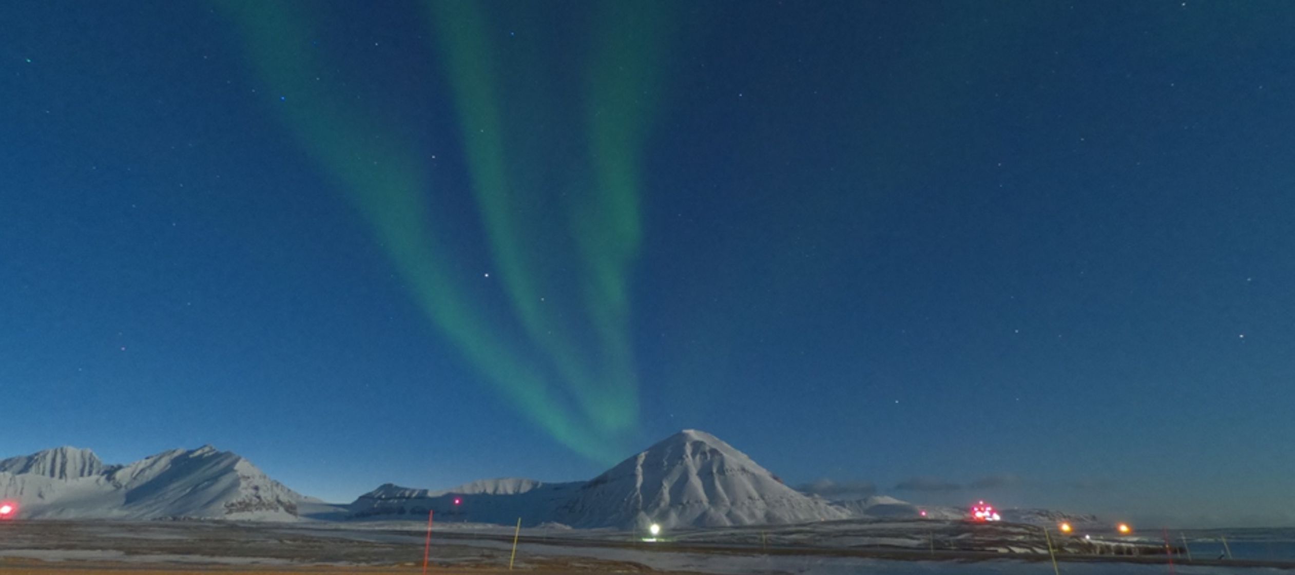 Los investigadores desplegaron los cohetes en la ciudad de Ny-Alesund, Svalbard (Noruega), y...