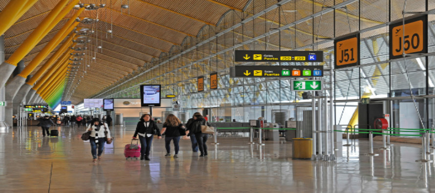 El presidente de Iberia, Luis Gallego, no ve necesidad hoy de un segundo aeropuerto en Madrid,...