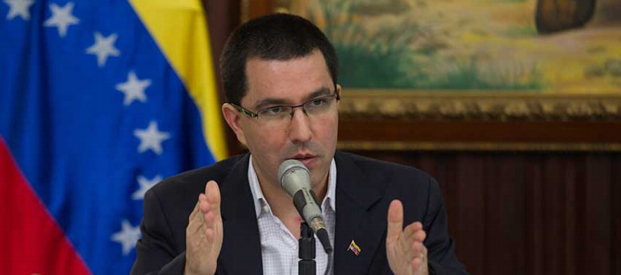 El canciller venezolano Jorge Arreaza anunció en un comunicado la expulsión del...