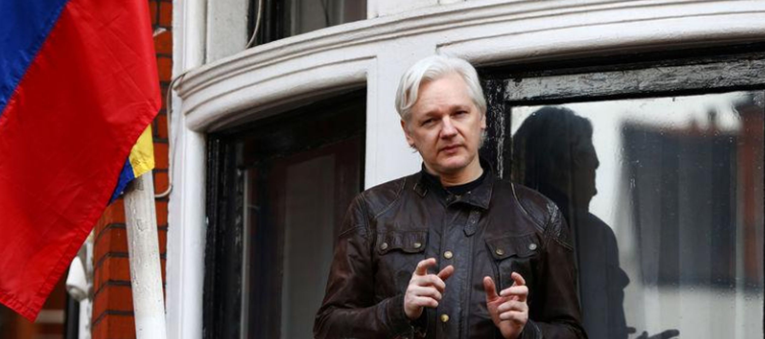 Gran Bretaña dice que Assange será arrestado por no pagar una fianza si abandona la...