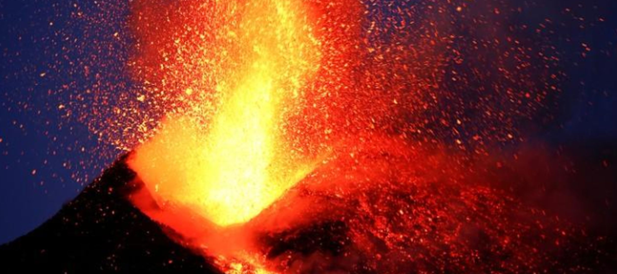 El volcán de 3.330 metros de altura puede estallar en espectacular despliegue varias veces...