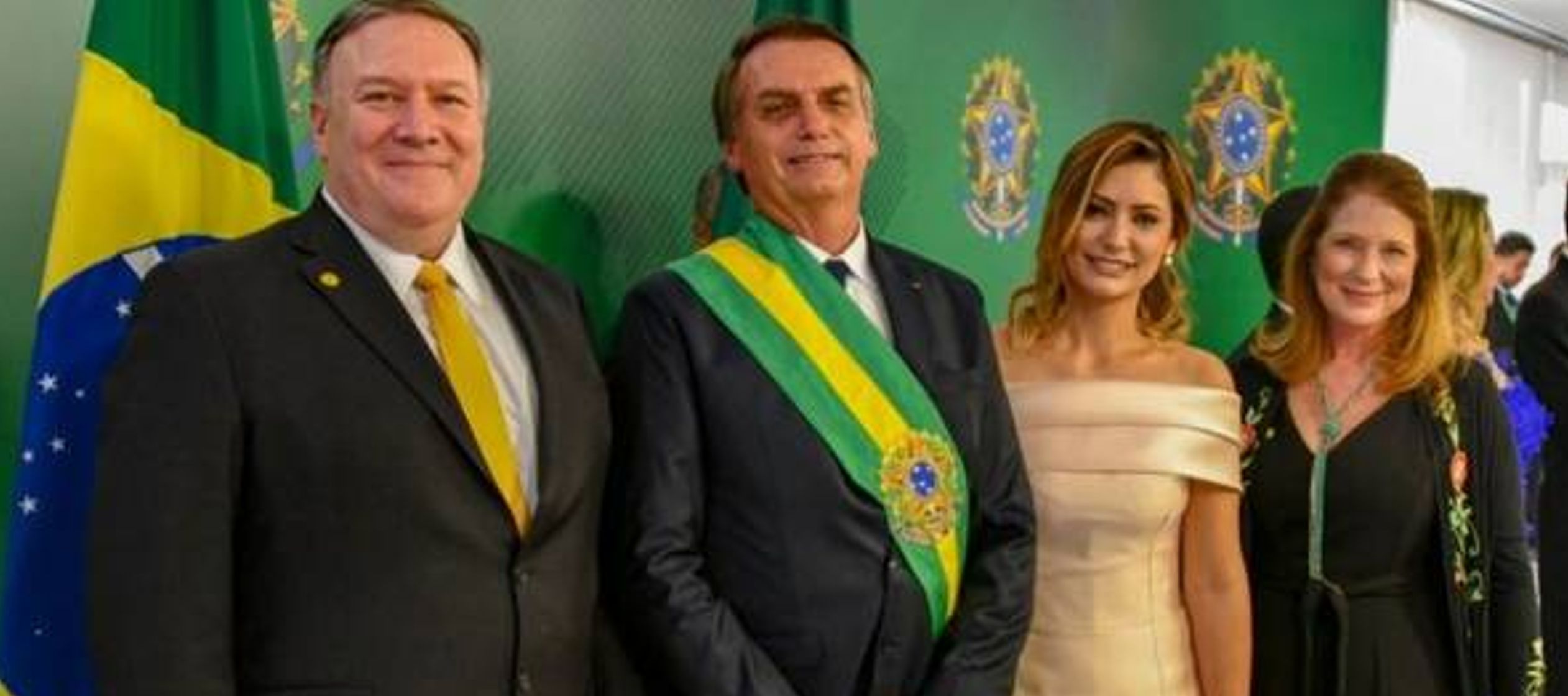 Las actividades de Bolsonaro también incluyeron encuentros don el premier húngaro,...