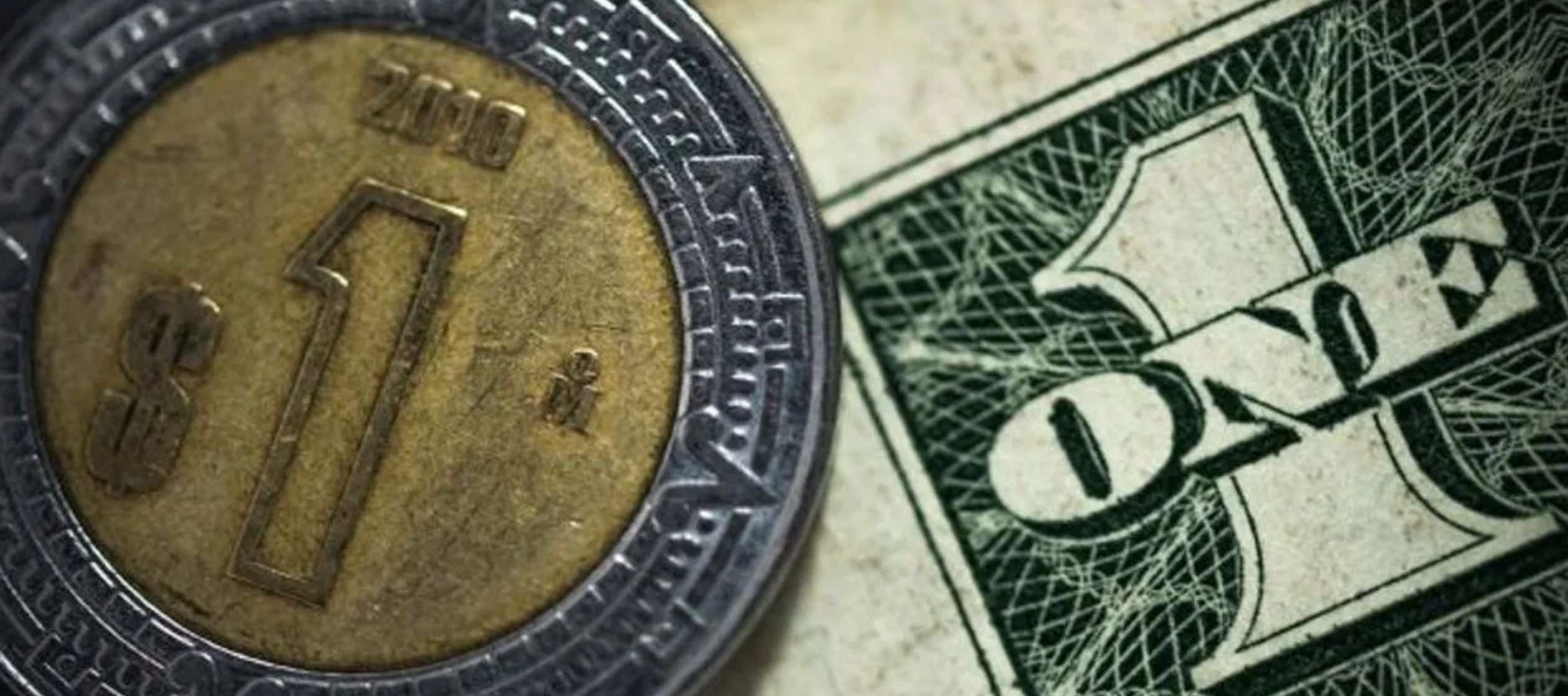 La moneda mexicana cotizaba en 18.888 por dólar, con una ganancia de 0.53 por ciento, o...