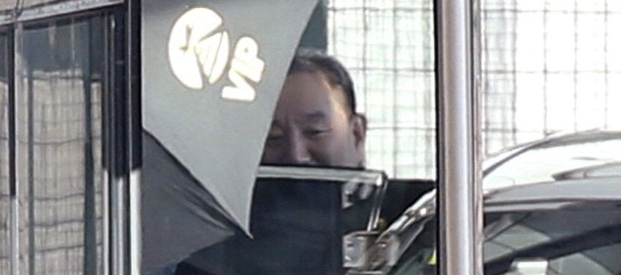 Kim Yong Chol, exjefe del servicio de espionaje norcoreano, llegó al aeropuerto de Beijing,...