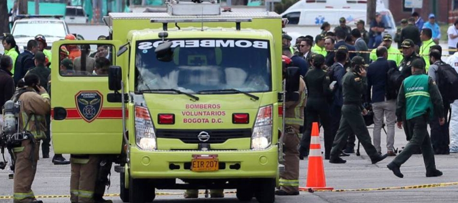 El atentado, confirmado por el alcalde de la capital colombiana, Enrique Peñalosa, se ha...