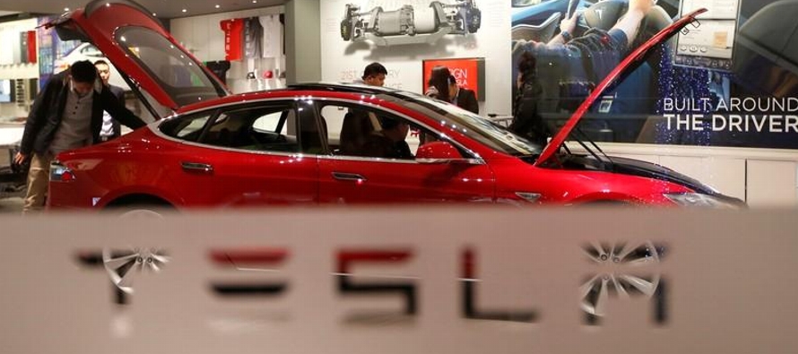 Este es el segundo recorte de empleos que emprende Tesla en siete meses y se produce tan...