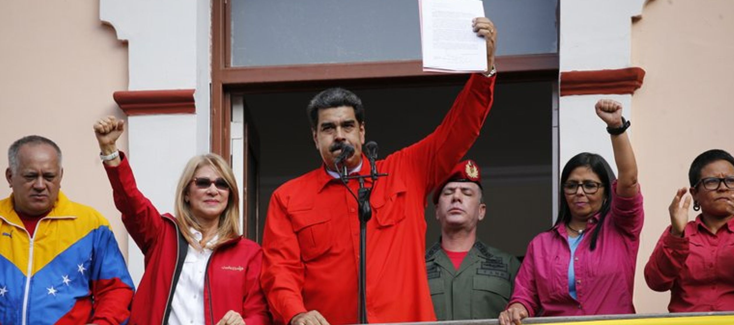 Antes de que se diera a conocer la cifra, Guaidó se reunió con simpatizantes para...
