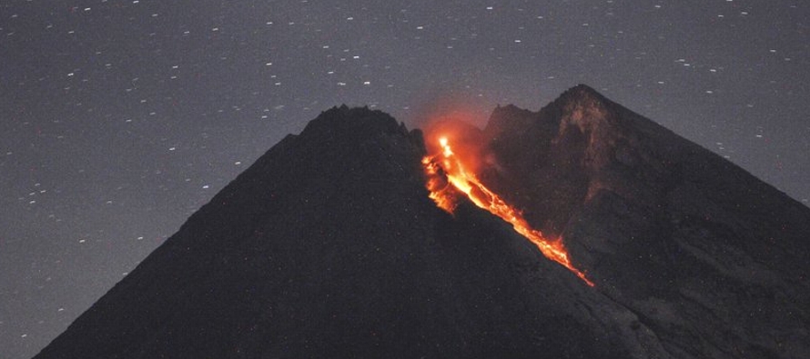 Merapi, en la isla de Java, ha entrado “en una fase de erupción efusiva”, dijo...
