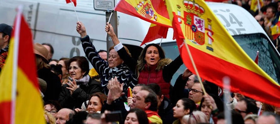 Causando inquietud en gran parte del resto de España, Cataluña desafió una...