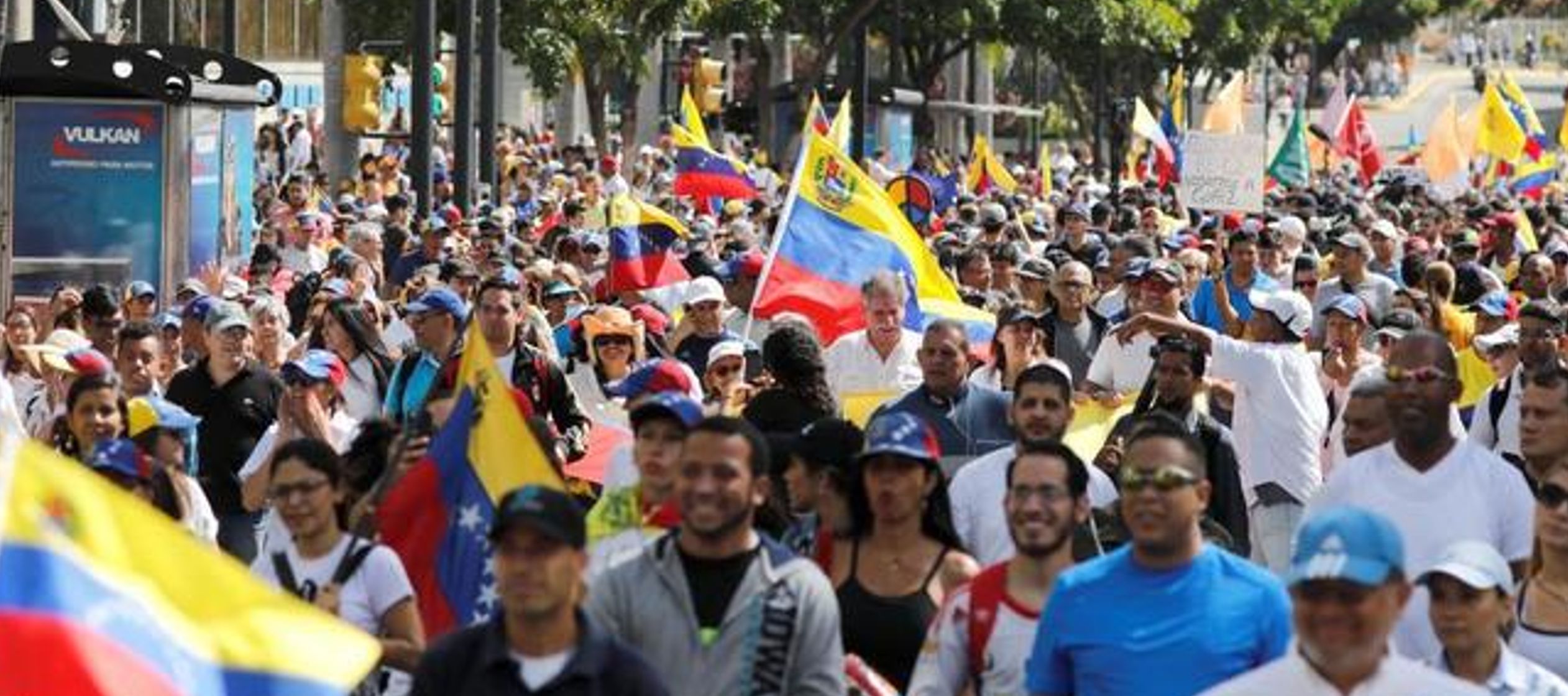 Una vez más los venezolanos temen que este nuevo intento se desinfle en la lucha desigual...