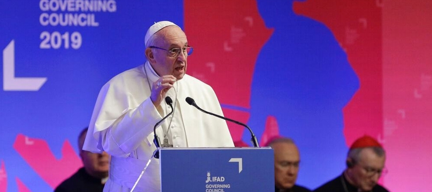 “Pocos tienen demasiado y muchos tienen muy poco”, dijo el Pontífice, una de las...