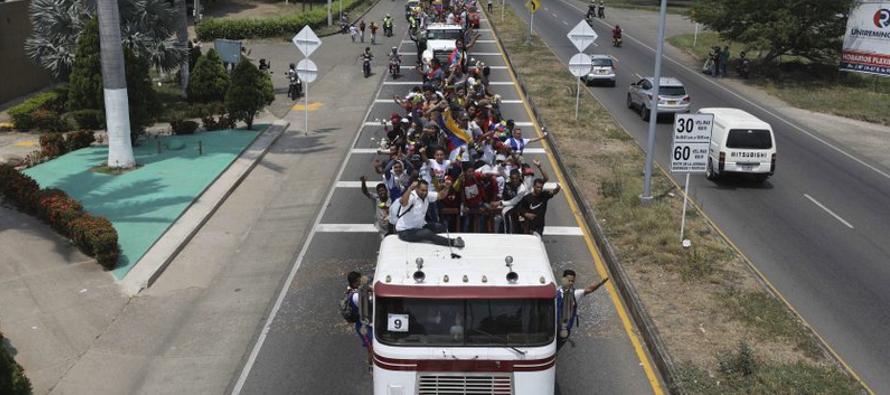 La operación de la oposición comenzó con Guaidó dando la salida a los...