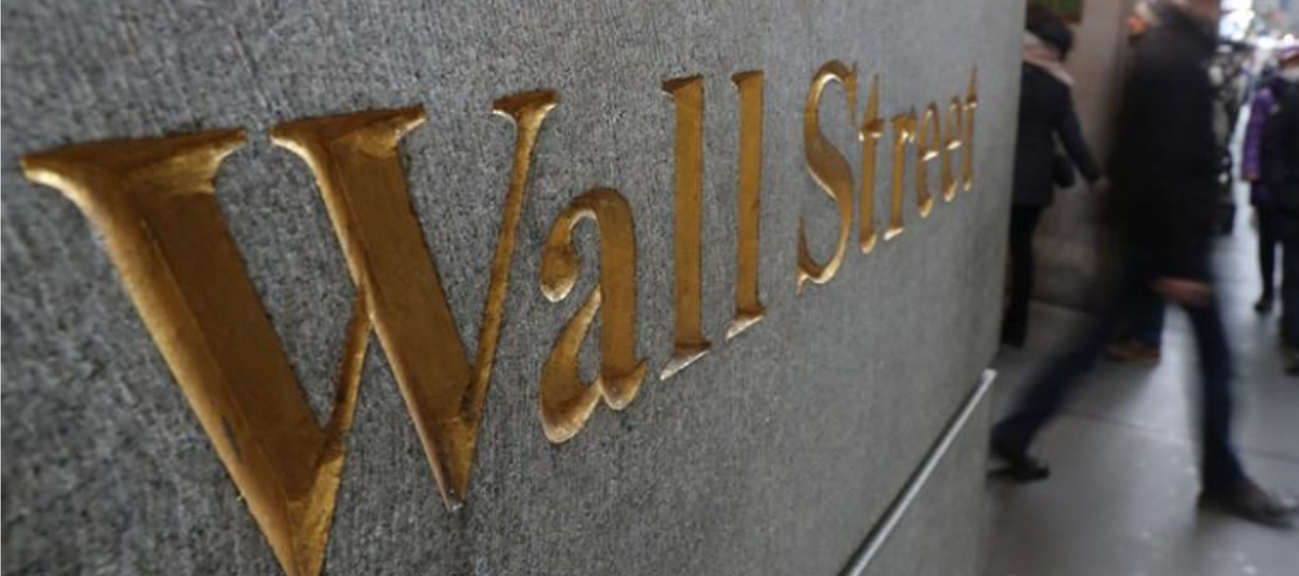 Siete de los 11 principales sectores del S&P terminaron la sesión con bajas, con los...
